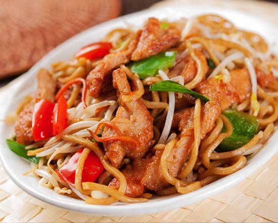 Fried Noodles with Pork Chops 排骨粗炒